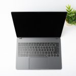 Jak wyczyścić klawiaturę w laptopie?