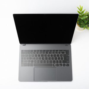 Jak wyczyścić klawiaturę w laptopie?